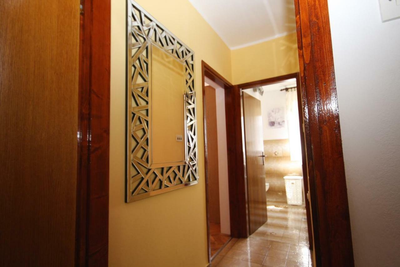 Two Bedroom Apartment, Nice Neighborhood, Free Parking, Wifi Póla Kültér fotó