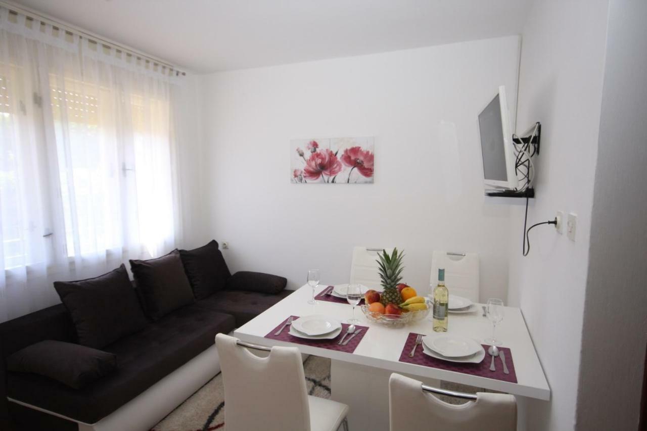 Two Bedroom Apartment, Nice Neighborhood, Free Parking, Wifi Póla Kültér fotó