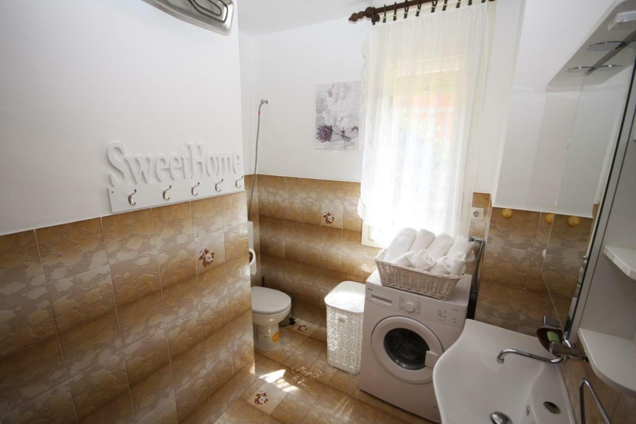Two Bedroom Apartment, Nice Neighborhood, Free Parking, Wifi Póla Kültér fotó
