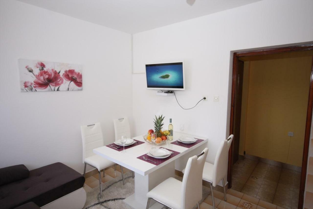 Two Bedroom Apartment, Nice Neighborhood, Free Parking, Wifi Póla Kültér fotó