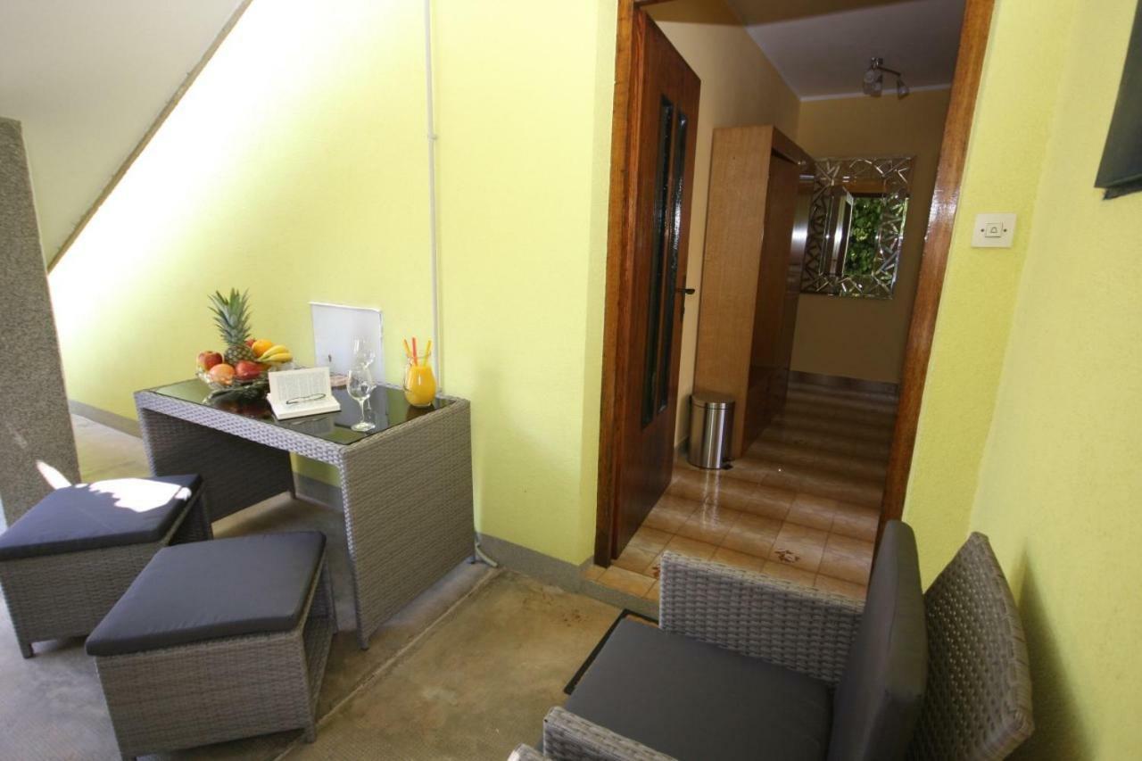 Two Bedroom Apartment, Nice Neighborhood, Free Parking, Wifi Póla Kültér fotó