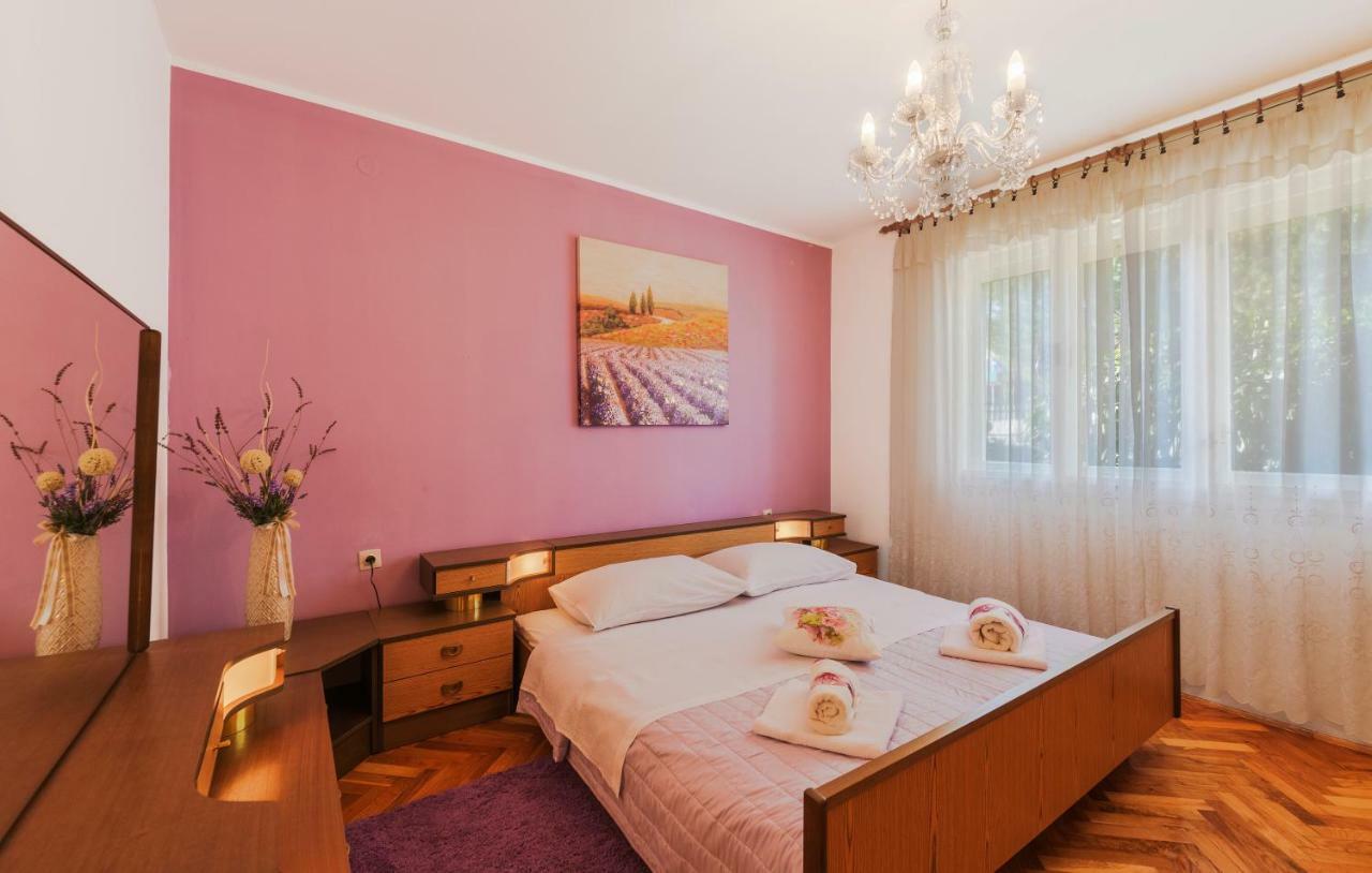 Two Bedroom Apartment, Nice Neighborhood, Free Parking, Wifi Póla Kültér fotó