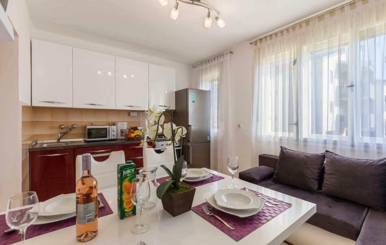 Two Bedroom Apartment, Nice Neighborhood, Free Parking, Wifi Póla Kültér fotó